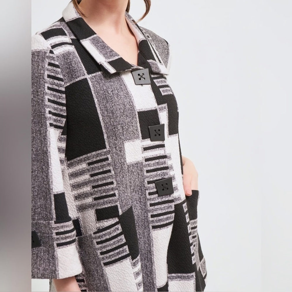 Joseph Ribkoff Geometric Jacquard Black and white coat women’s size 8